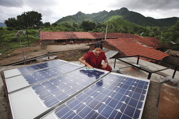 Meenakshi Dewan, a “barefoot” solar engineer in Tinginaput, India